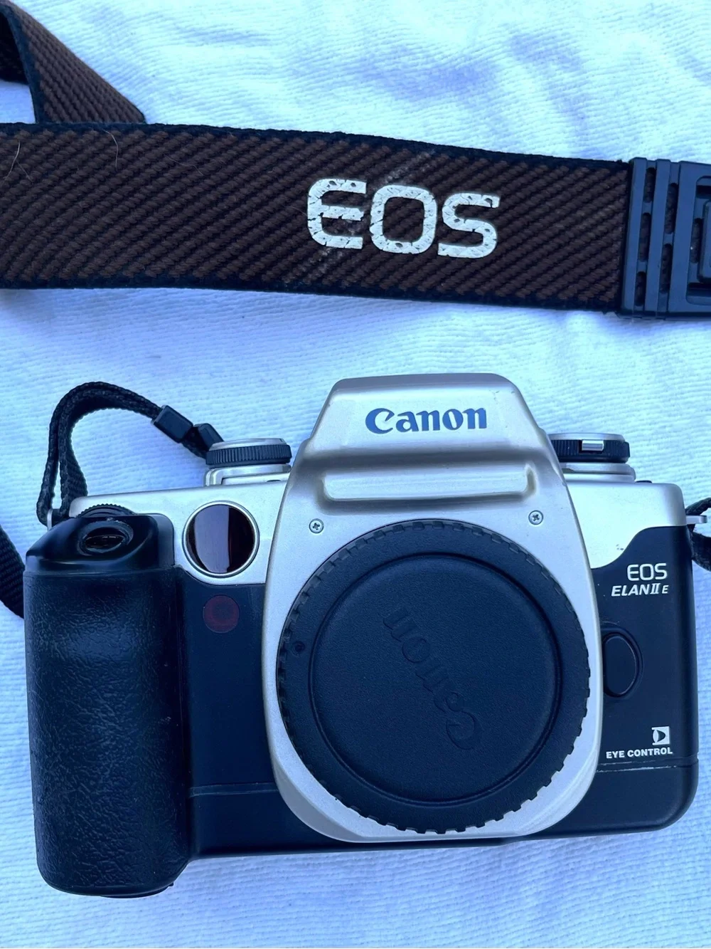Canon EOS Elan IIE 35mm SLR Camera Body with Strap